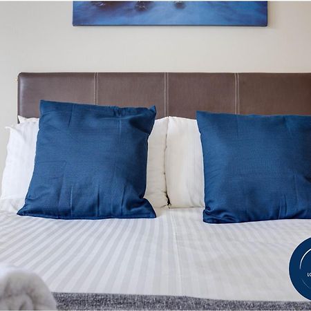 45 The Square Holiday Apartments Скарбъро Екстериор снимка