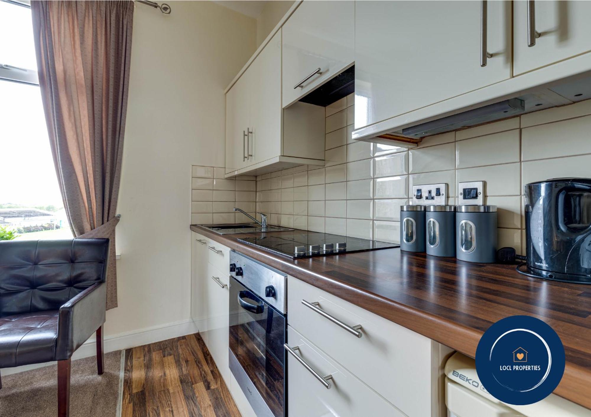 45 The Square Holiday Apartments Скарбъро Екстериор снимка