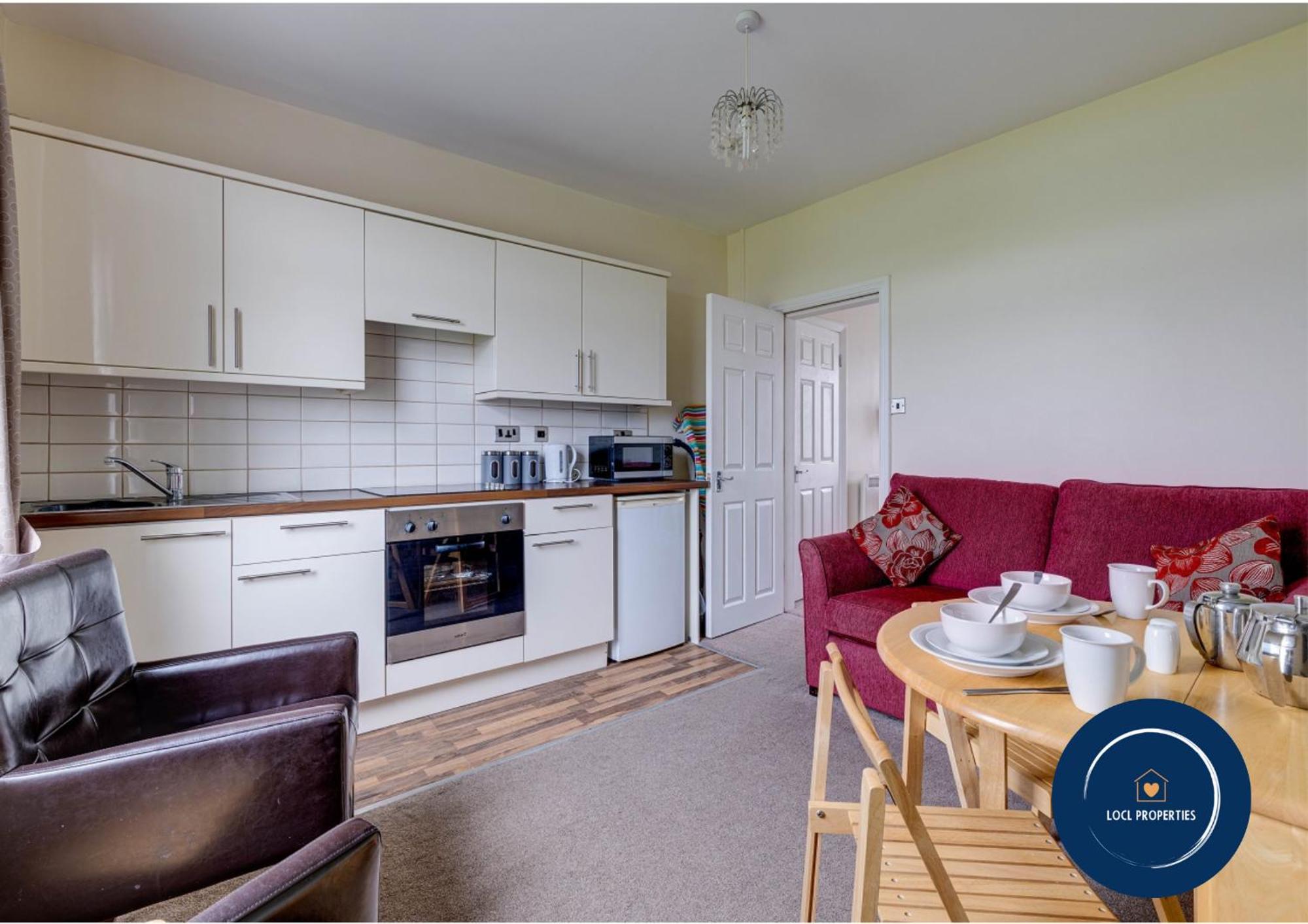 45 The Square Holiday Apartments Скарбъро Екстериор снимка